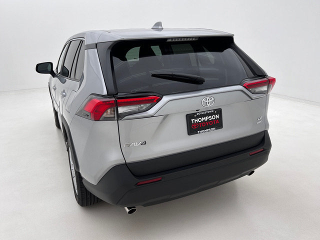 Used 2025 Toyota RAV4 LE AWD/4WD image 8