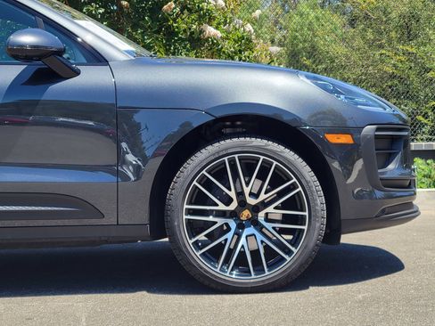 Used 2026 Porsche Macan AWD/4WD image 11