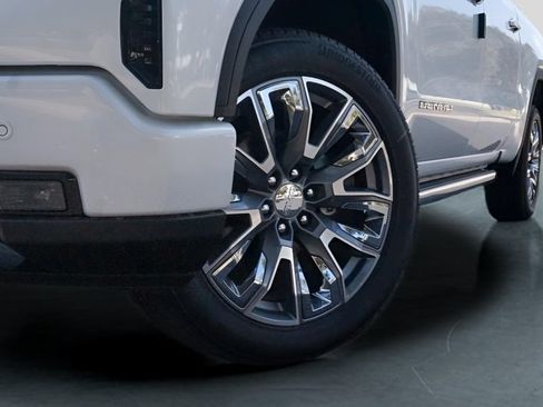 Used 2025 GMC Sierra 1500 Denali AWD/4WD image 29
