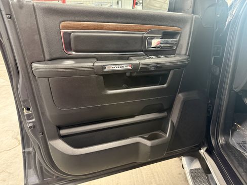 Used 2014 RAM 1500 Laramie w/ Convenience Group image 19