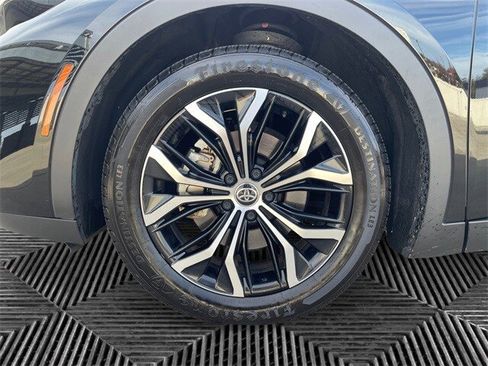 Used 2024 Toyota Crown XLE image 14