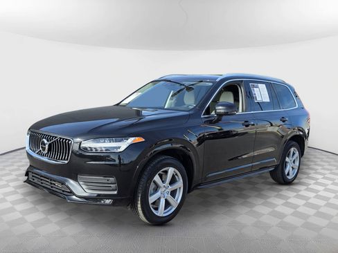 Used 2022 Volvo XC90 T5 Momentum image 2