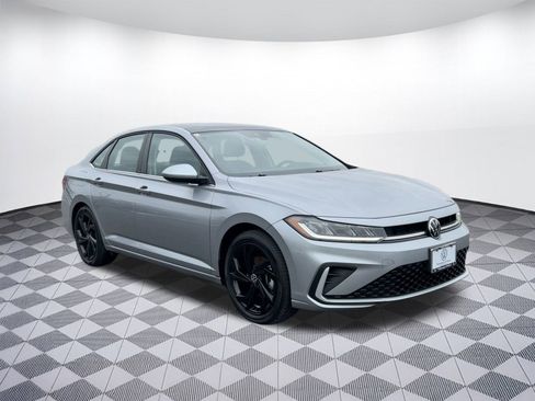 Certified 2025 Volkswagen Jetta SE image 7