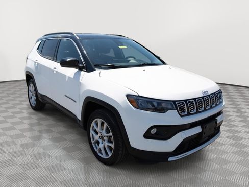 Used 2025 Jeep Compass Limited AWD/4WD image 3