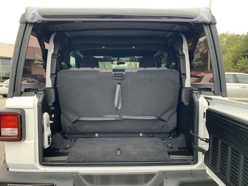 Used 2025 Jeep Wrangler Sport image 19