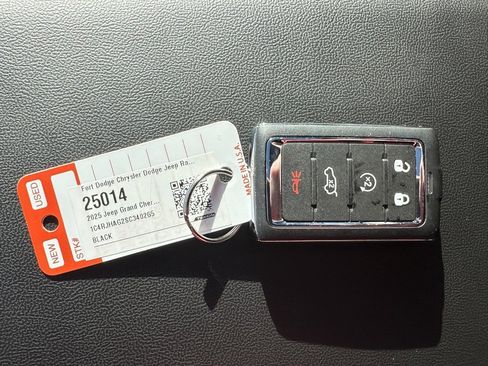 New 2025 Jeep Grand Cherokee Altitude image 34