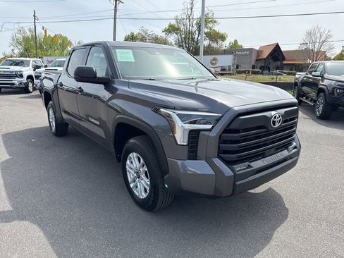 Used 2025 Toyota Tundra SR5 AWD/4WD image 7