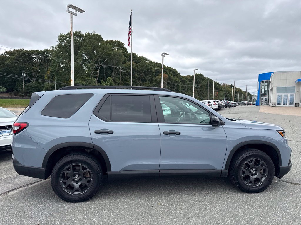 Used 2024 Honda Pilot TrailSport image 3