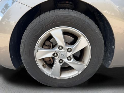Used 2014 Hyundai Elantra SE FWD image 13