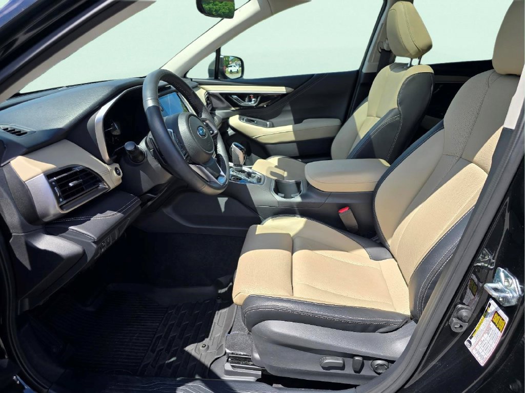 Used 2025 Subaru Outback Limited AWD/4WD image 16