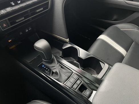 Used 2025 Toyota Camry SE image 19