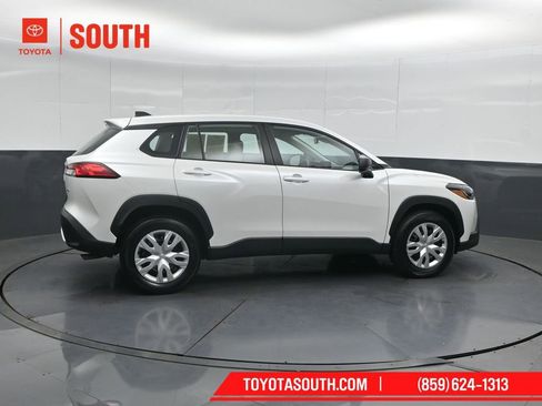 Used 2024 Toyota Corolla Cross L AWD/4WD image 3