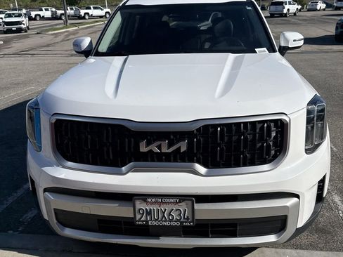 Used 2024 Kia Telluride EX image 2
