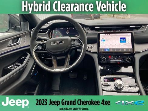 New 2023 Jeep Grand Cherokee Overland w/ Luxury Tech Group IV AWD/4WD image 17