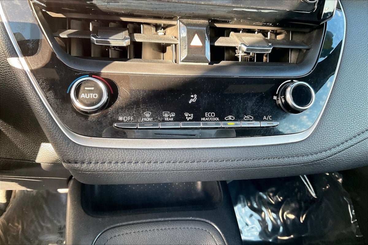 Used 2020 Toyota Corolla SE w/ Carpet Mat Package (TMS) FWD image 29