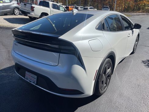 Used 2024 Toyota Prius Prime Premium image 5