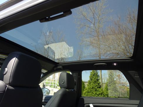 New 2025 Land Rover Discovery Sport Dynamic SE image 24