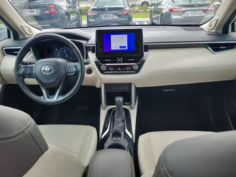 Used 2023 Toyota Corolla Cross XLE w/ Convenience Package FWD image 16