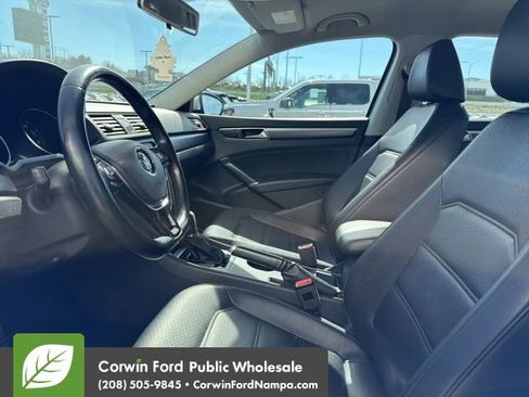 Used 2017 Volkswagen Passat 1.8T R-Line image 7