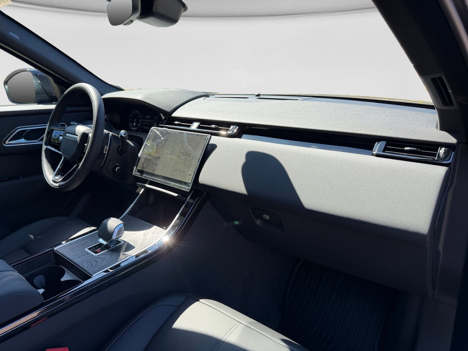 New 2026 Land Rover Range Rover Velar S AWD/4WD image 23