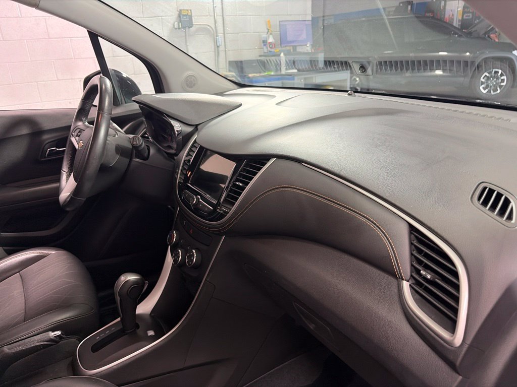 Used 2019 Chevrolet Trax LT w/ LT Convenience Package FWD image 29
