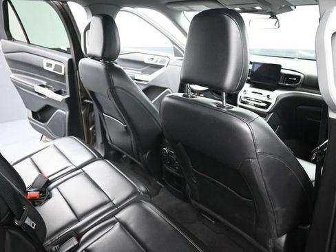 Used 2021 Ford Explorer XLT w/ Equipment Group 202A AWD/4WD image 21