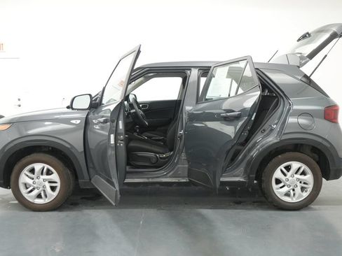 Used 2026 Hyundai Venue SE FWD image 20