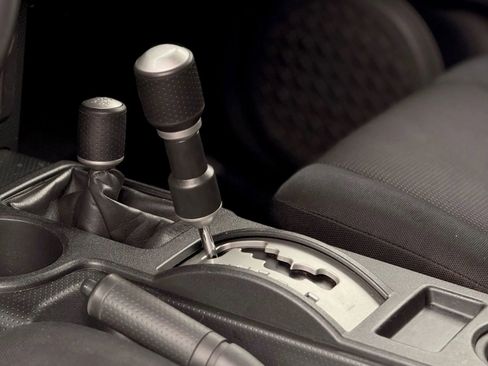 Used 2007 Toyota FJ Cruiser 4WD image 18