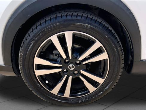 Used 2019 Nissan Kicks SR FWD image 11