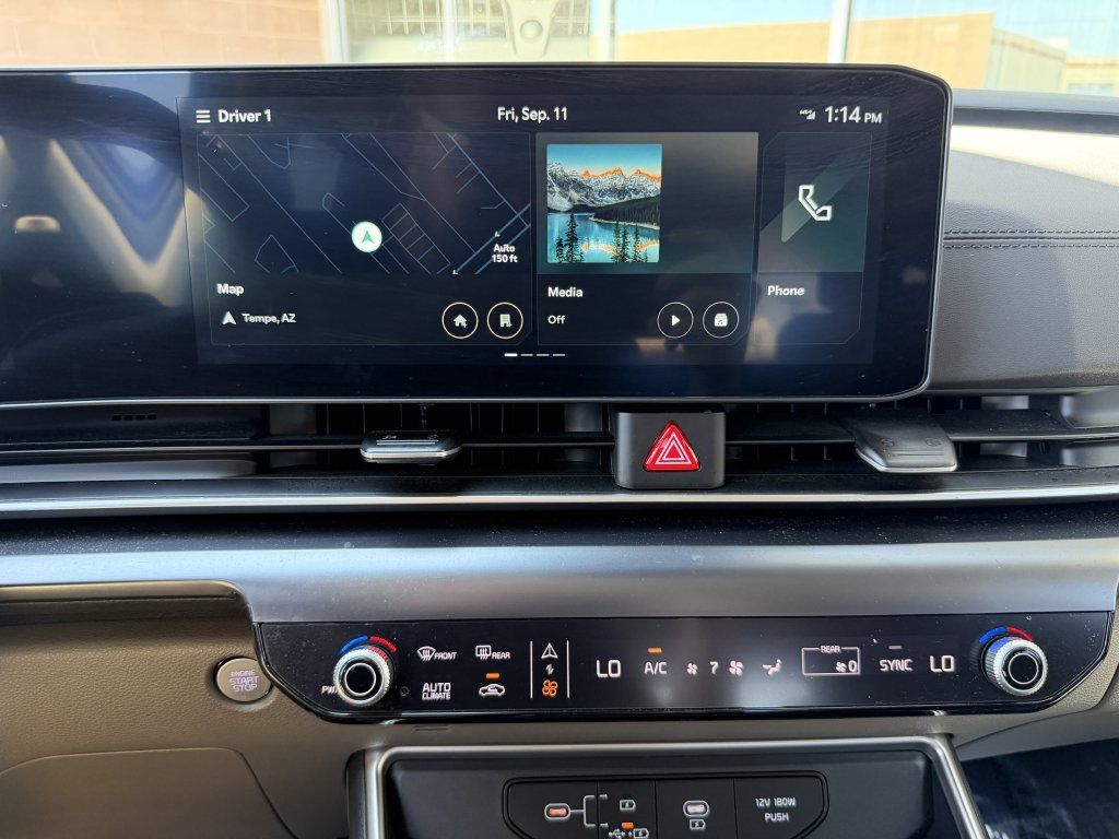 Used 2025 Kia Carnival LX FWD image 18