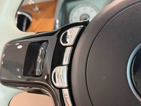 Used 2017 Rolls-Royce Dawn RWD image 22