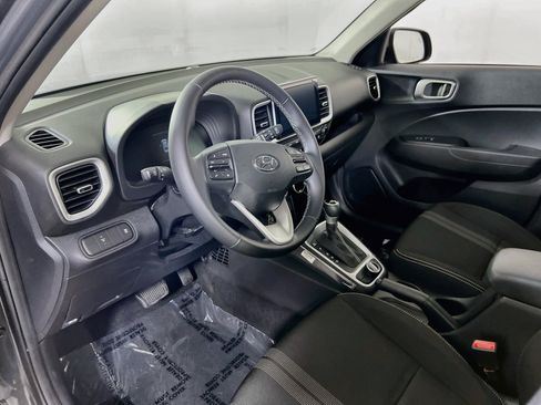 Used 2023 Hyundai Venue SEL FWD image 9