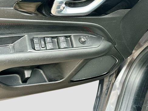 Used 2022 Jeep Compass Trailhawk w/ Trailhawk Convenience Group AWD/4WD image 18