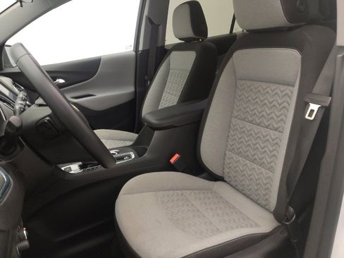 Used 2023 Chevrolet Equinox LT w/ Driver Convenience Package image 17