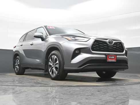 Used 2025 Toyota Highlander XLE image 28