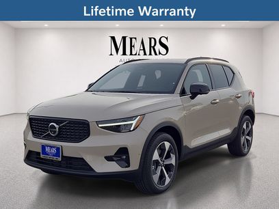New 2026 Volvo XC40 B4 Plus w/ Protection Package Premier