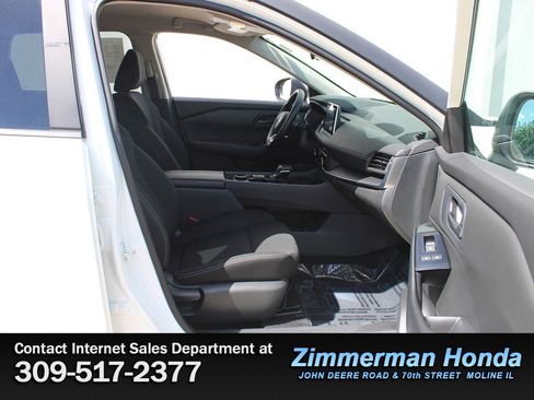 Used 2024 Nissan Rogue S AWD/4WD image 18