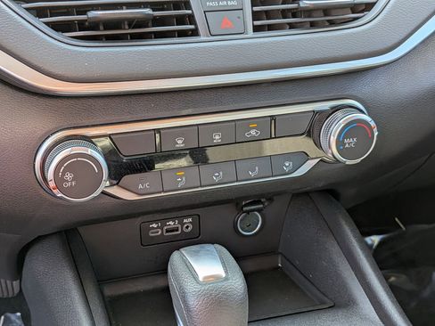 Used 2025 Nissan Altima 2.5 S FWD image 19