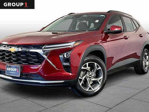 Certified 2024 Chevrolet Trax LT w/ Driver Confidence Package image 1