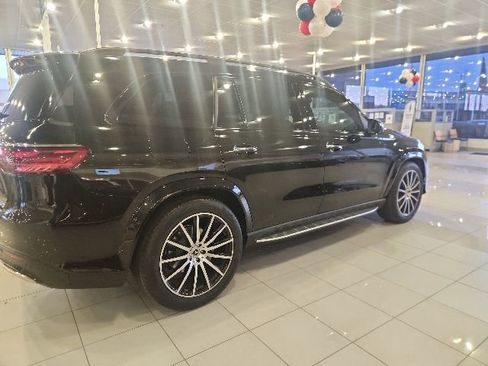 Used 2026 Mercedes-Benz GLS 580 4MATIC image 3