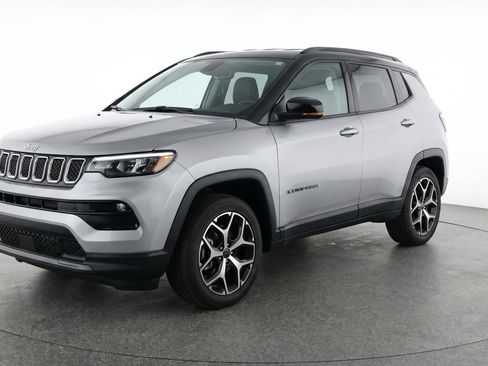 Used 2025 Jeep Compass Limited AWD/4WD image 3