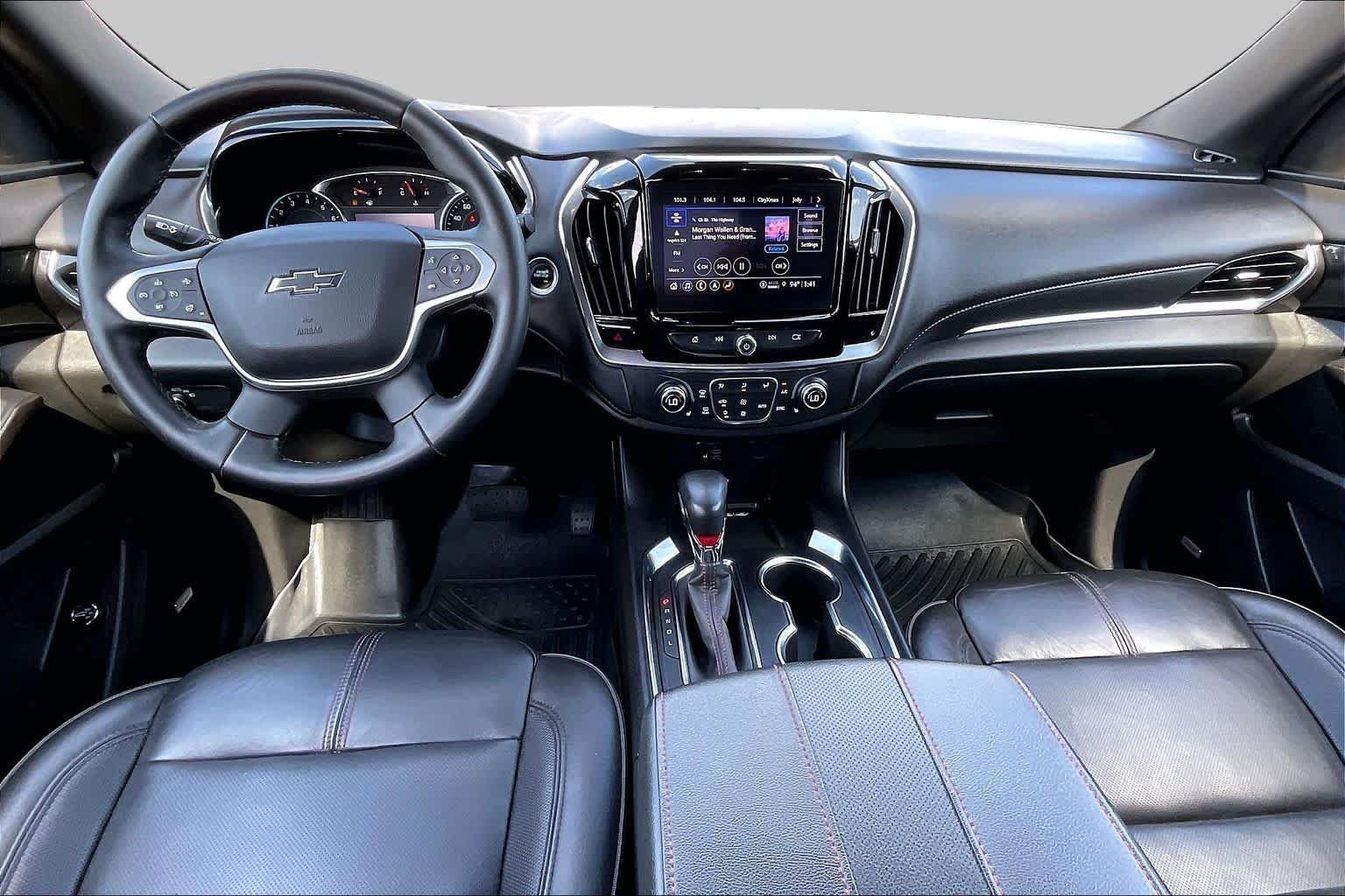 Used 2023 Chevrolet Traverse RS FWD image 14