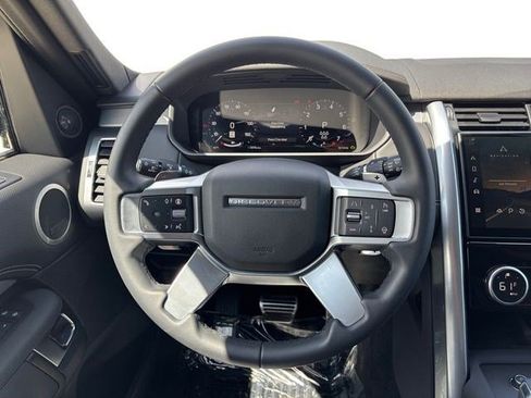 Used 2025 Land Rover Discovery Dynamic SE AWD/4WD image 13
