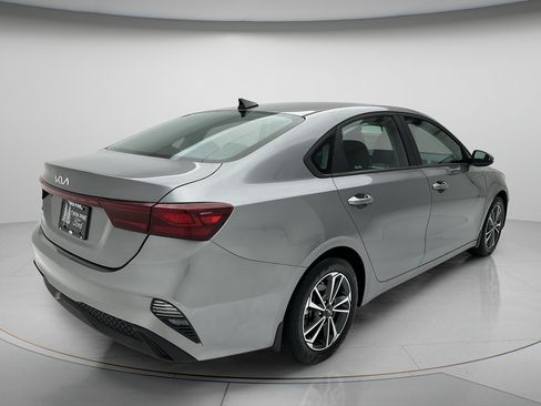 Used 2024 Kia Forte LXS w/ LXS Technology Package FWD image 5