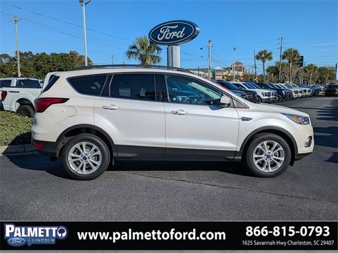 Used 2019 Ford Escape SEL image 2