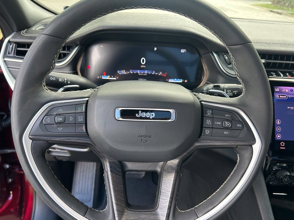 Certified 2025 Jeep Grand Cherokee Limited w/ Black Appearance Package RWD image 21