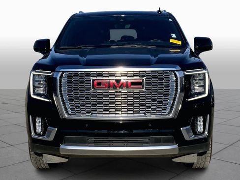 Used 2022 GMC Yukon XL Denali w/ Denali Premium Package image 3