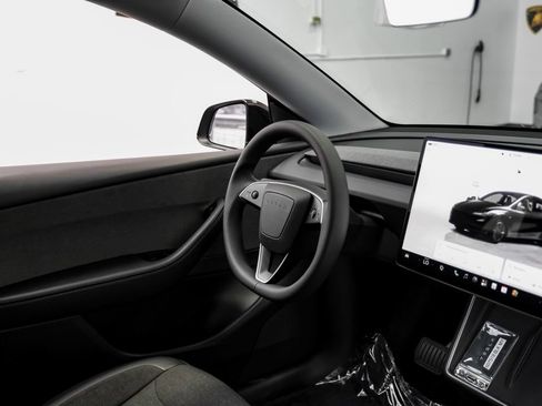 Used 2026 Tesla Model Y 2WD image 16