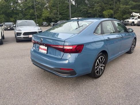 Used 2025 Volkswagen Jetta SE FWD image 23