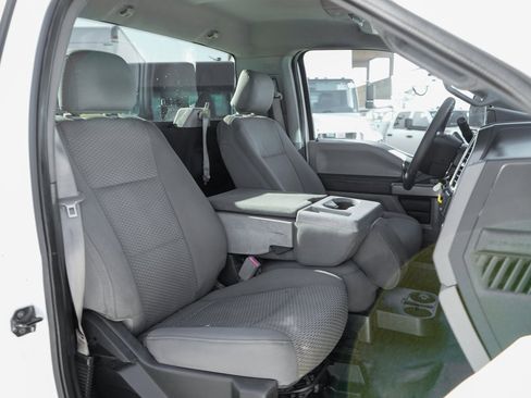 Used 2017 Ford F550 XLT w/ Advanced Security Pack image 40